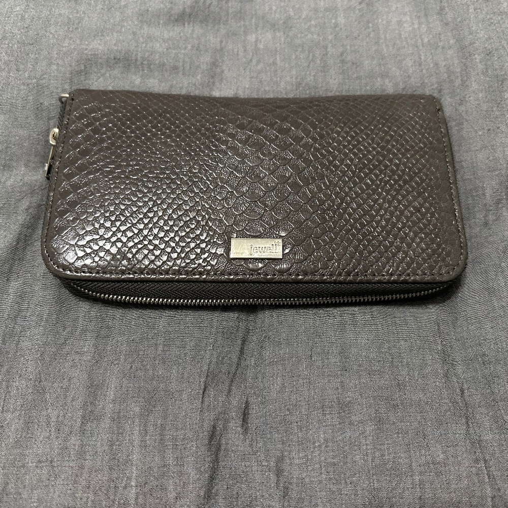 EUC Gray Jewell Wallet by Thirty One
